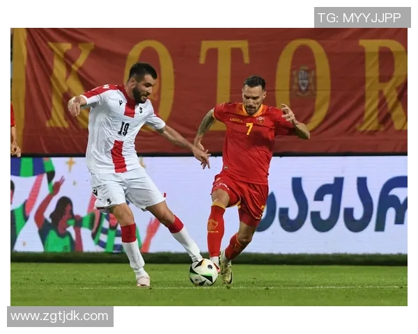 足球巨星们的朋友圈揭秘：那些与球场英雄并肩的挚友和名人们